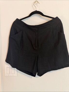 High-Rise Black Women's Linen Shorts with Front Pockets